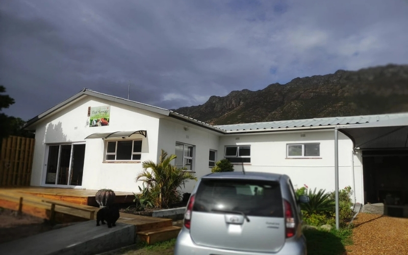 Outside professional thai massage